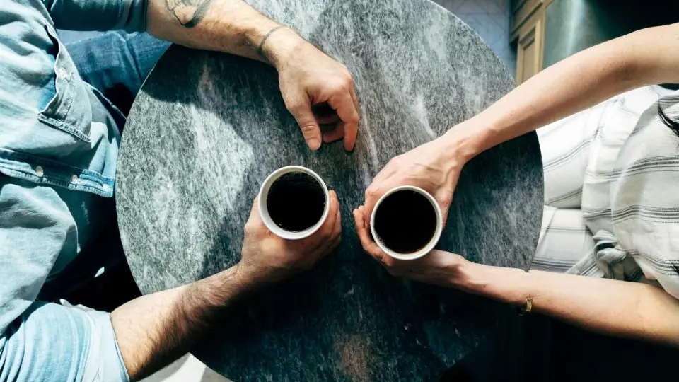 Online-Dating sicher: erstes Date bei einem Kaffee